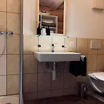 Standard 3 - Private Bathroom - Heiti 2* Gsteig
